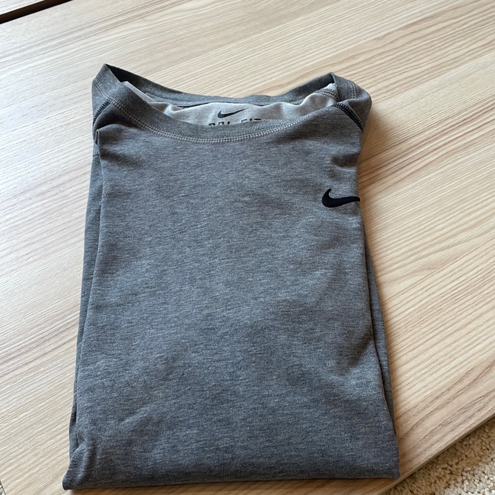 Mens Nike dri-fit short sleeve shirt